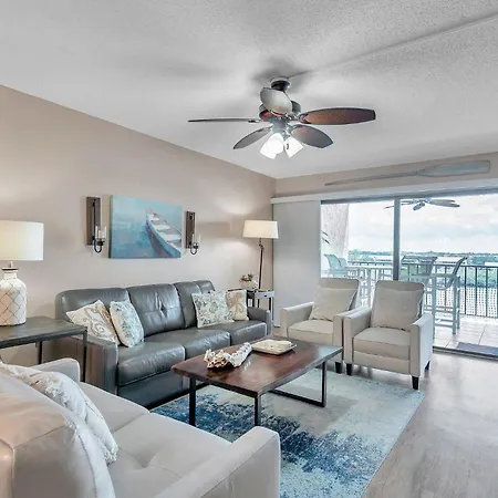 Pet-Friendly 2-Bed Condo With Amazing Waterfront Views