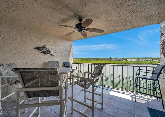 Pet-friendly 2-bed With Amazing Waterfront Views
