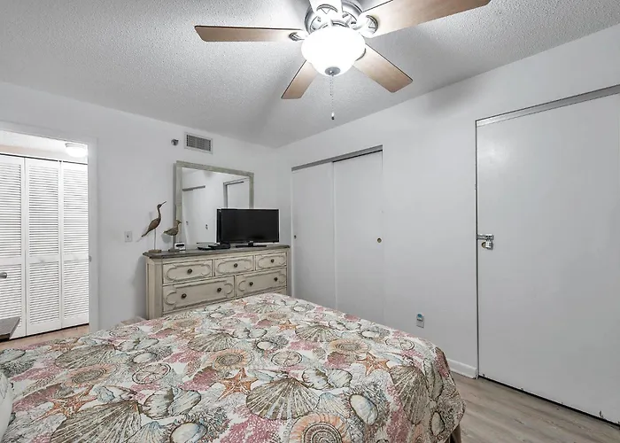 Pet-friendly 2-bed With Amazing Waterfront Views *