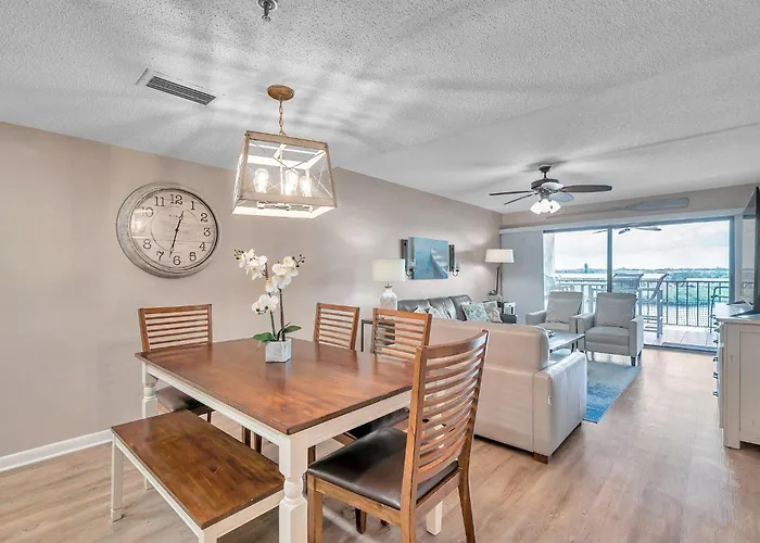 Apartment Pet-friendly 2-bed With Amazing Waterfront Views