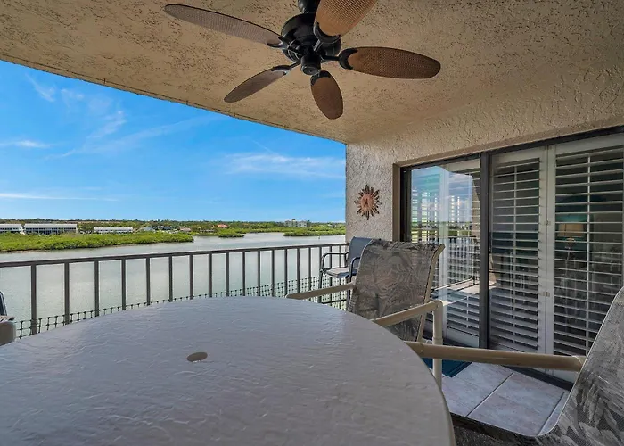 Pet-friendly 2-bed With Amazing Waterfront Views Apartment