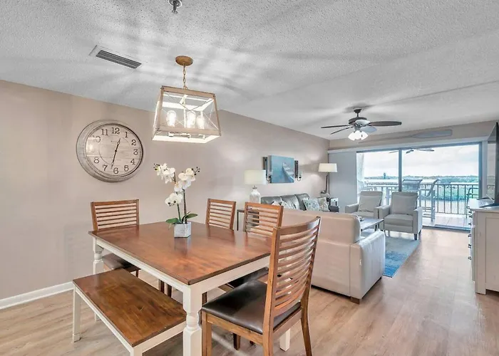 Pet-friendly 2-bed With Amazing Waterfront Views Apartment *