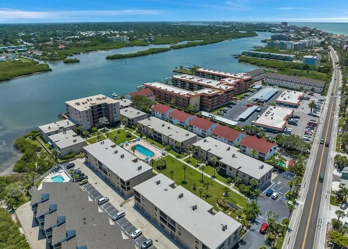 Pet-friendly 2-bed With Amazing Waterfront Views *